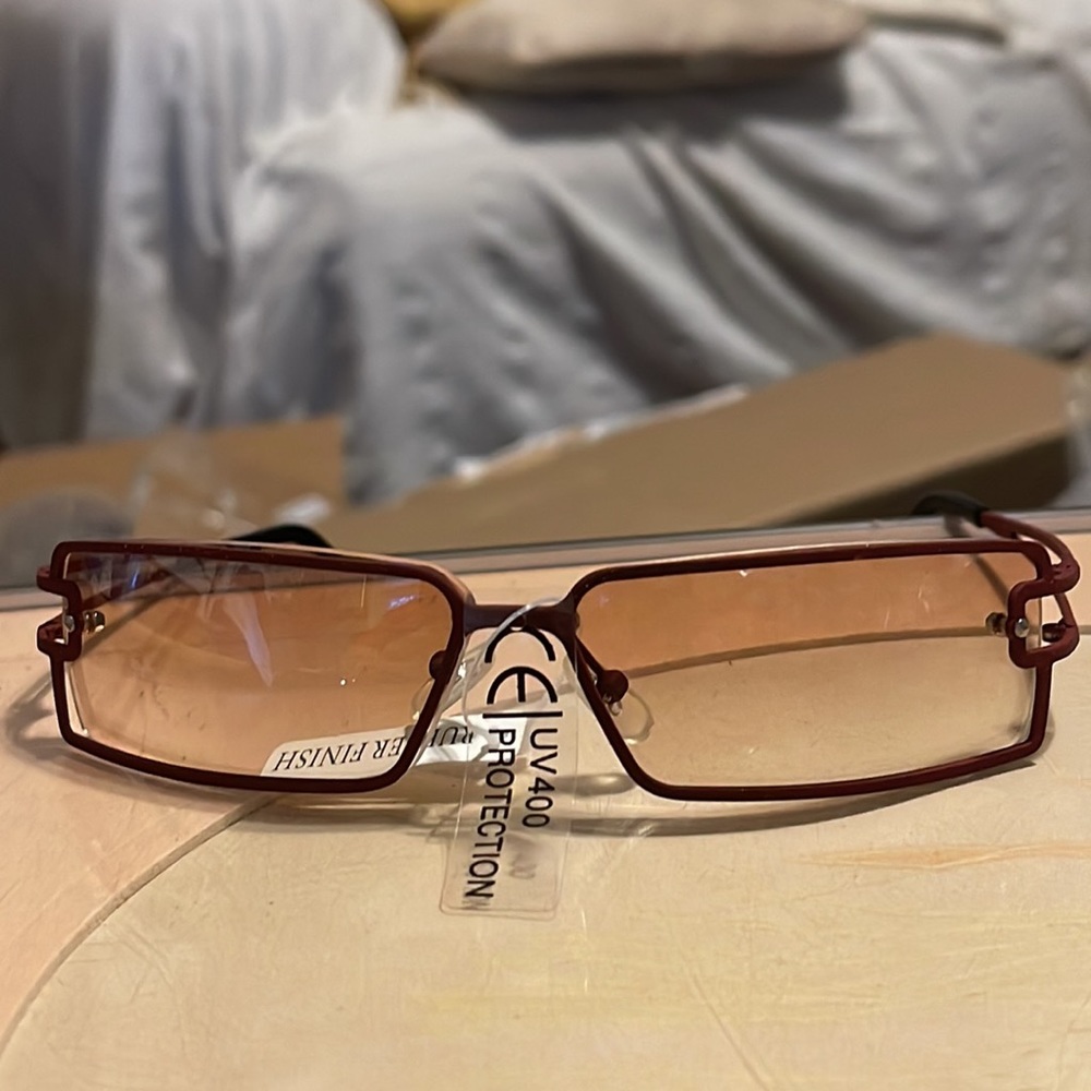 NWOT MODERN RECTANGULAR AMBER TINTED LENSES RUBBER FINISH 400 UV400